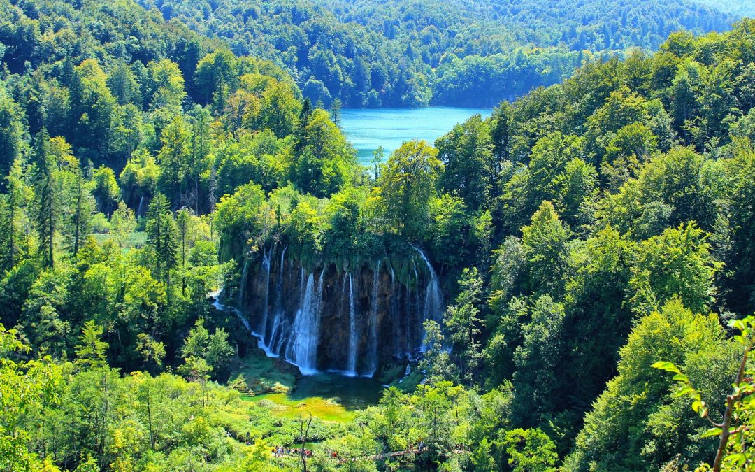 Kroatiens Nationalparks – Wasserfallromantik und Bergabenteuer